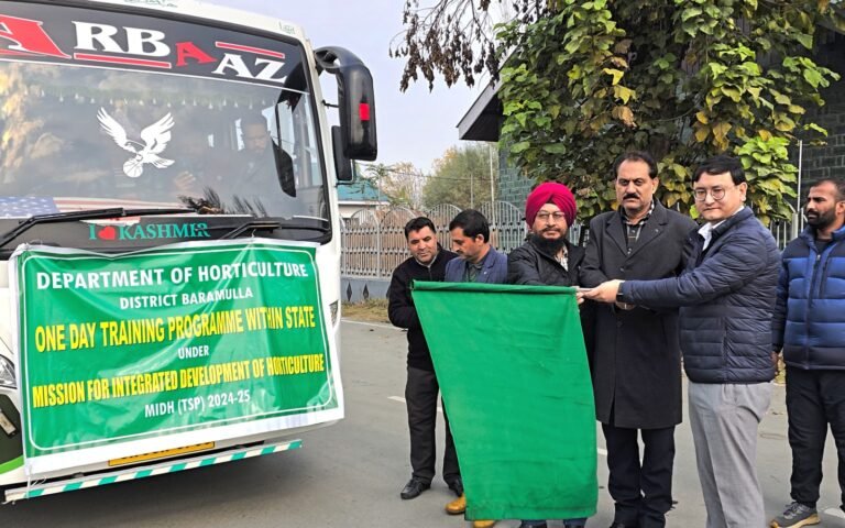 DC Baramulla Flaggs-off Tribal Farmers on Tour to Centre of Excellence, Zawoora