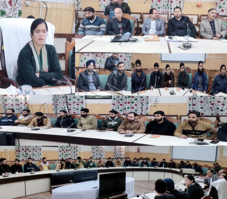 DC Kupwara reviews functioning of Kisan Khidmat Ghars