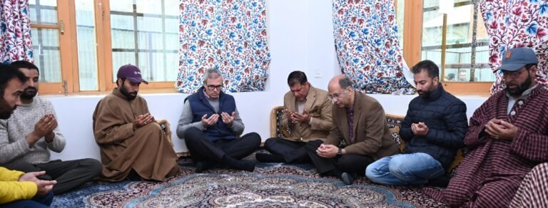 CM Omar Abdullah visits Wudder Kangan to offer condolences