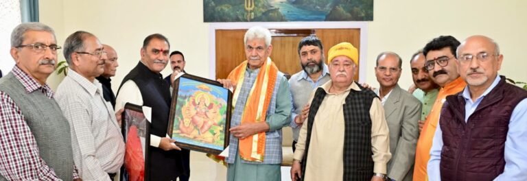 Delegations from Shri Jagat Amba Sharika Chakreshwar Sanastha Trust and Global Solace Society Call on LG