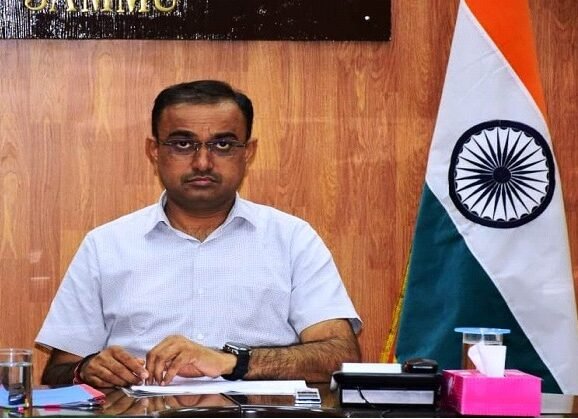 Div Com reviews progress of Jammu-Akhnoor-Poonch, Buddal-Mahore-Gool roads