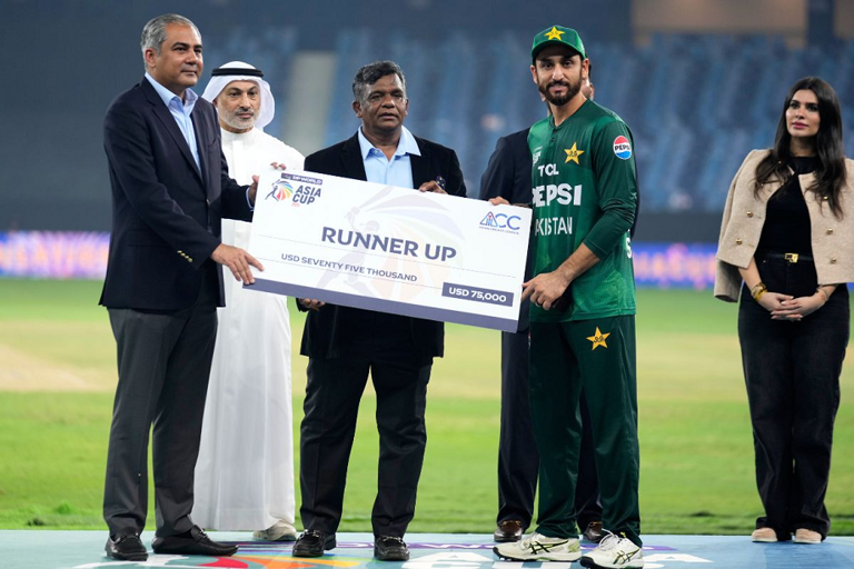 Salman Agha threw the runner-up cheque in front of Mohsin Naqvi, who was insulted by his own teammate
