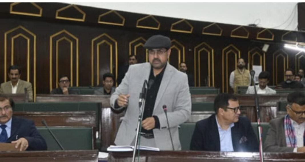 A new infrastructure corridor will be built between Jammu and Srinagar, with approval for the construction of 35 bridges and the purchase of 21 snow cutters.