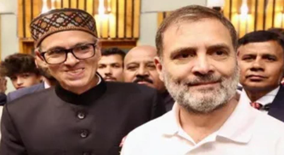 Omar Abdullah openly supports Rahul Gandhi, makes a major statement on speculation of a leadership change in the alliance.JNM Special | Journalist Hardeep Jamwal, JammuJammu and Kashmir politics has once again become agitated. Amid ongoing discussions about a leadership change in the opposition alliance, Chief Minister Omar Abdullah has openly supported Congress leader Rahul Gandhi. He stated unequivocally that Rahul Gandhi is fulfilling his responsibilities as the leader of the opposition with full strength and honesty.Clear Message from GulmargSpeaking to reporters during the Khelo India Winter Games in Gulmarg, the Chief Minister dismissed speculation that he would hand over the leadership of the alliance to West Bengal Chief Minister Mamata Banerjee. He stated that no discussion regarding a leadership change has taken place in any official meeting so far.He said, “I am not aware of where these rumors are coming from. To date, the issue of leadership change has not been raised in any alliance meeting. The final decision will be taken collectively.”Personal Opinion vs. Alliance DecisionResponding to senior Congress leader Mani Shankar Aiyar’s proposal to hand over leadership to regional parties, Omar Abdullah said that this may be his personal opinion. Every leader has the right to express his views, but the decision on an alliance will be made only through collective consensus.Responding to Questions Raised on Rahul GandhiThe Chief Minister hit back at critics, saying it should be clear what else is expected from Rahul Gandhi as the leader of the opposition.He said, “He is constantly cornering the government and the Bharatiya Janata Party on issues, raising his voice from Parliament to the streets. This is the job of the opposition. What more do they want from him?”The Basic Objective of the AllianceOmar Abdullah acknowledged that while Congress often lacks electoral success, the main objective of the alliance is to hold the government accountable and democratically oppose the policies of the ruling party.This statement in Jammu and Kashmir politics comes at a time when various speculations are rife about internal discussions within the opposition camp. This clear support from Omar Abdullah indicates that at present there is no official dissatisfaction or change in leadership within the alliance.